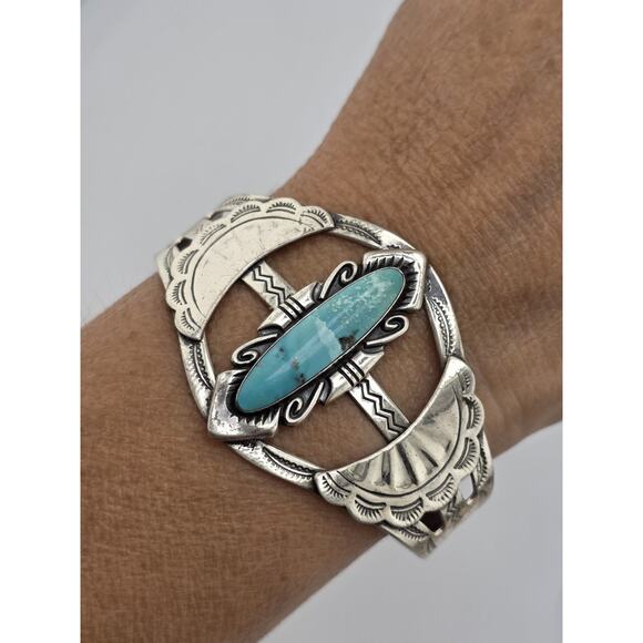 Bell Jewelry - Vintage Singed BELL TRADING POST Sterling Silver Turquoise Cuff